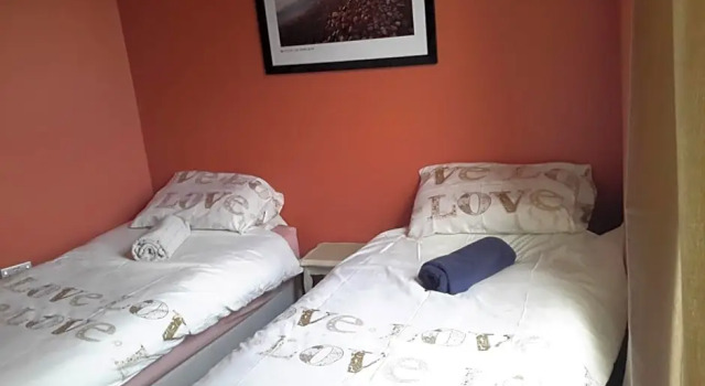 Loud Mouth Count Hotel