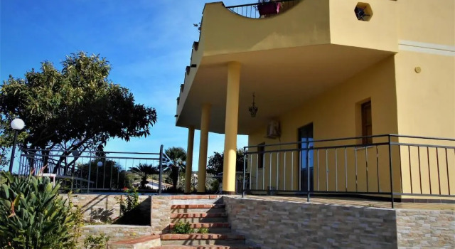 Коттедж Granatelli Holiday Home