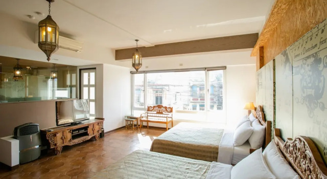 Четырёхместный номер Comfort с балконом Blue Sea Sunny Sea View Homestay
