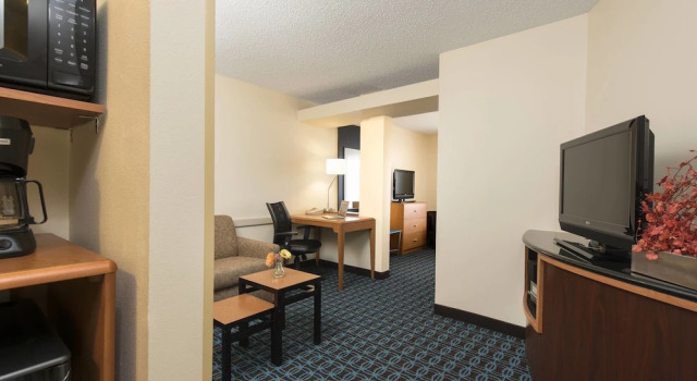 Люкс c 1 комнатой Fairfield Inn & Suites by Marriott Bloomington
