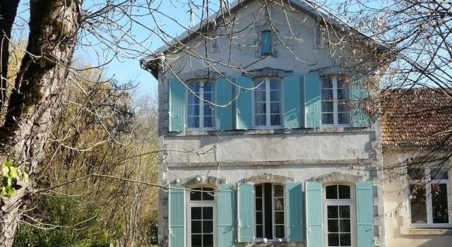 Pretty Holiday Home With Terrace, Garden, Barbecue, Veranda, 予約 ホテル グレゼル フランス共和国