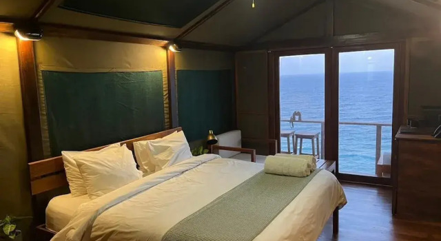 Тент с видом на море Sky Island Resort