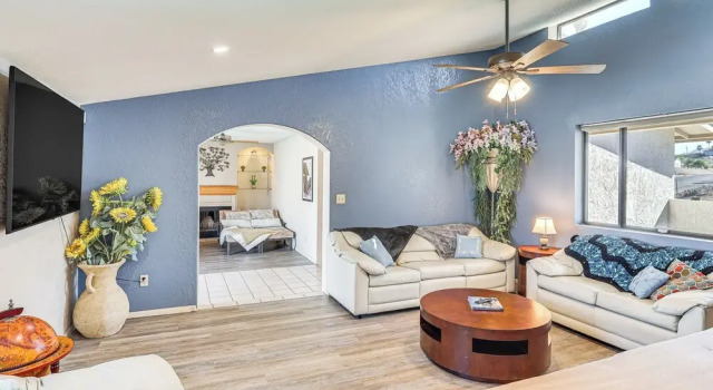 4 Mi to Beach & Boat Ramp: Lake Havasu City Abode!