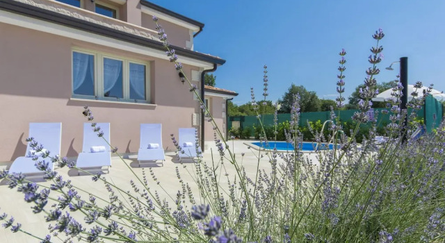 Luxuriously Equipped Villa With Private Pool Offers you an Excellent Vacation, Забронировать Вилла Пореч Poreč Riviera, 3* 4*