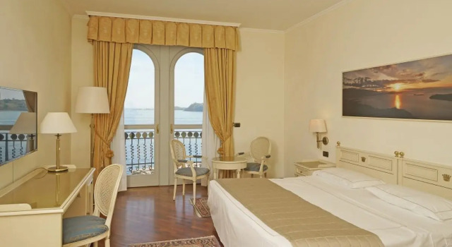 Номер Deluxe с балконом и с видом на озеро Hotel Savoy Palace