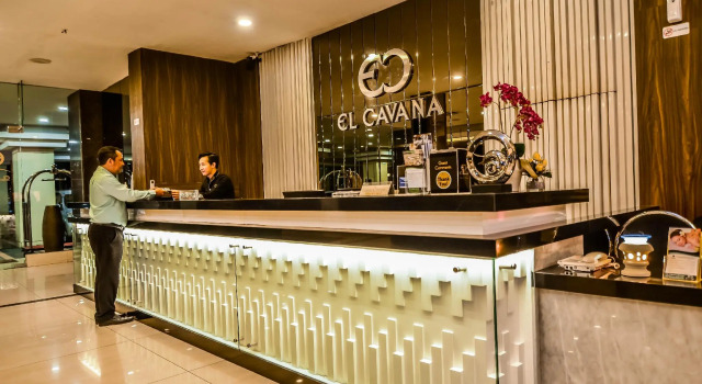 Łóżko w pokoju wieloosobowym El Cavana Hotel