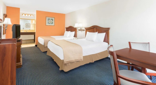 Четырёхместный люкс Baymont by Wyndham Rocky Mount I-95
