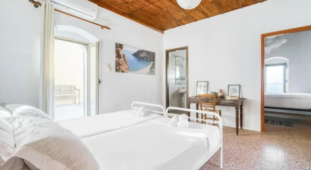 Коттедж с 2 комнатами Serenity View - traditional village apartment