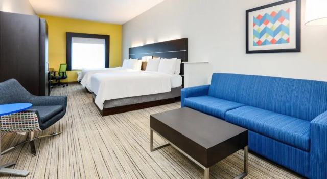 Двухместный люкс Holiday Inn Express Hotel & Suites Cleburne by IHG