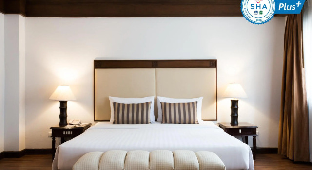 Кровать в общем номере Eurasia Chiang Mai Hotel