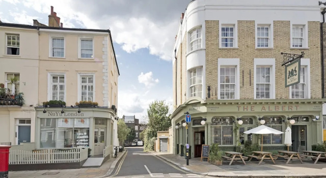 Апартаменты Superb Studio Apartment With Garden Views Near Camden