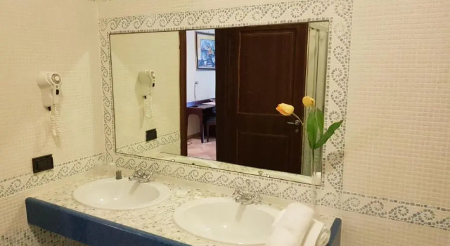 Полулюкс Hotel Castello Torre in Pietra
