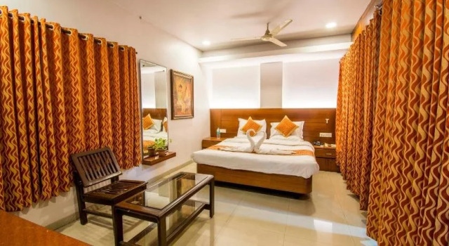 Hotel Chandra's, Rezerwuj Hotel Hotele w Andhra Pradesh z parkingiem, Parking