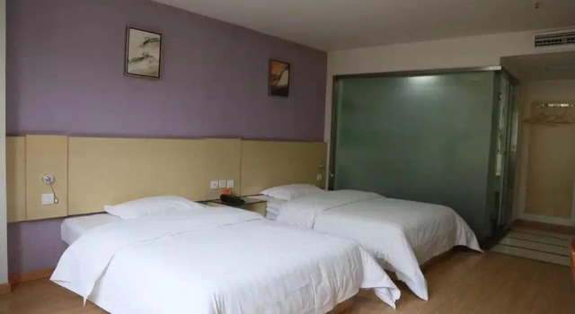 Двухместный номер Business 7Days Inn Huaihua Mayang Binhe Road