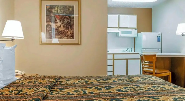 Doppel Suite Suburban Studios