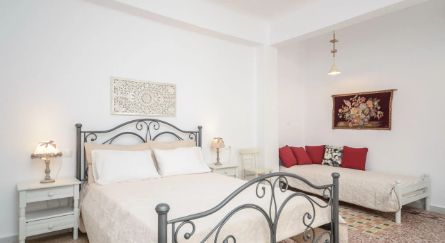 Naxos Center Houses