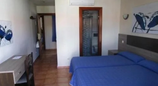 Hostal La Colonia, Забронировать Отель Сан-Педро-де-Алькантара Марбелья, рядом с Playa de San Pedro