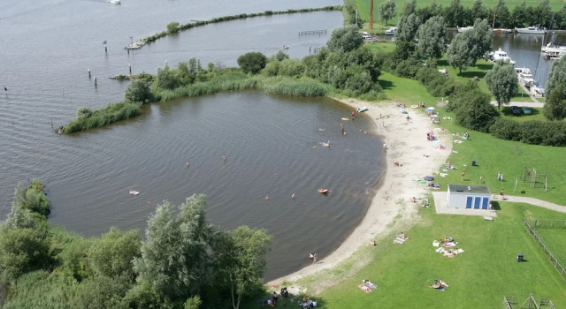 Detached Bungalow with Terrace near Small Beach, Prenota Hotel Heeg Frisian lakes