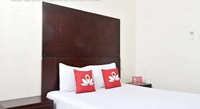 ZEN Rooms Kuningan Tiong, Забронировать Отель Сетиабуди Джакарта, рядом с Бендунган Хилир