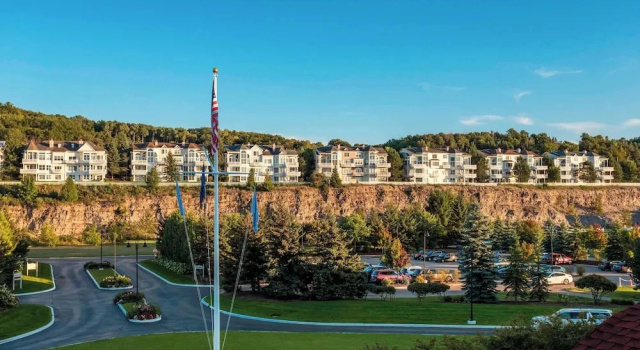Полулюкс Inn at Bay Harbor