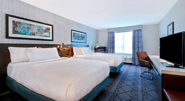 Четырёхместный номер Standard Hilton Garden Inn Cedar Rapids