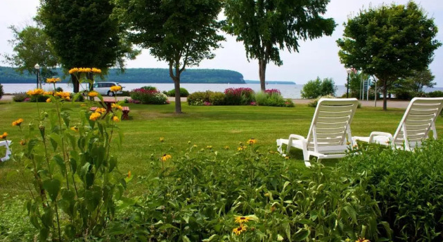 Семейный номер Standard с видом на озеро Ephraim Shores Resort