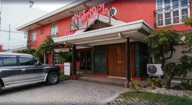 RedDoorz Plus near Abreeza Mall Davao, Prenota Hotel Hotel a Mindanao con parcheggio, Parcheggio