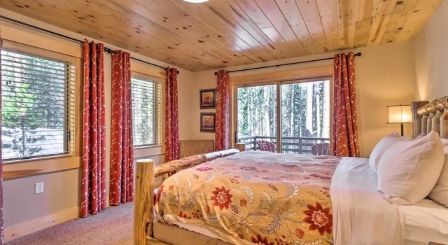 Luxury 4 BR Cabin: 2 King Suites on Shuttle Route, Забронировать Дом для отпуска Виллы Винтер Парка, рядом с Body Kneads Massage and Pilates, Вилла