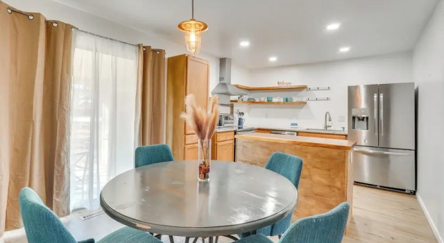 Апартаменты с 2 комнатами Chic Farmhouse, 3Mi to Lake-pet Friendly & Golfing