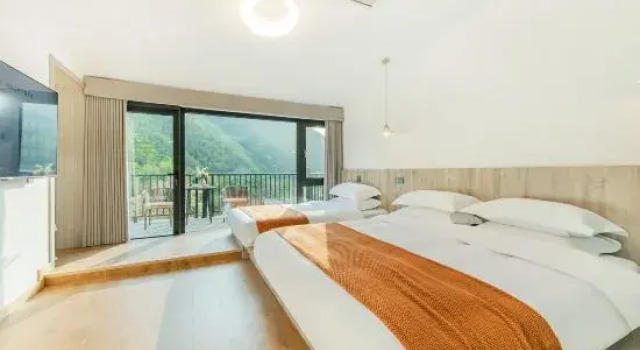 Семейный тент с балконом Lanjian Anji Wild Luxury Design Homestay (Deep Creek Canyon Drifting Store)