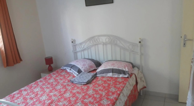 Maison de 2 chambres avec jardin clos et wifi a Sainte Anne a 5 km de la plage, Book Hotel Sainte-Anne Martinique