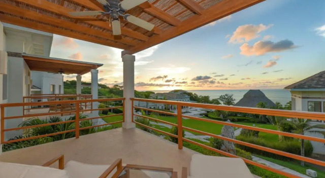 Номер Deluxe с частичным видом на океан Las Verandas Hotel & Villas