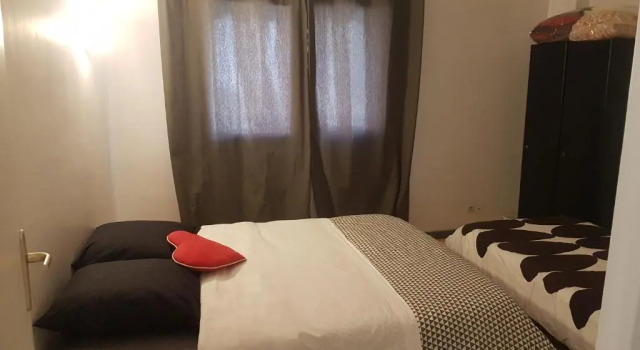 Appart entier 1 ch à ch-gontier 1er ou 2eme étage, Buchen Sie Ferienwohnung Château-Gontier 