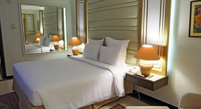 Четырёхместный номер Deluxe Pearl Continental Hotel, Karachi