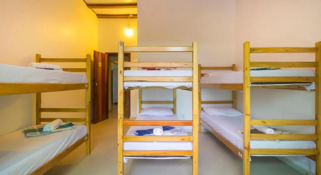 Кровать в общем номере Hostel Canto Caiçara