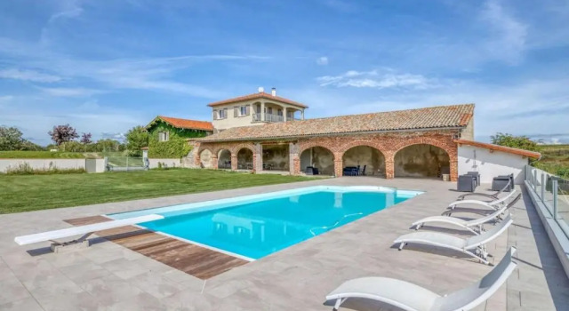 Вилла Family villa at 1H15 from Lyon