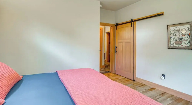 Modern Nellysford Getaway w/ View: Deck & Fire Pit, Book Feriehus Sommerhuse i Nellysford, Hytte