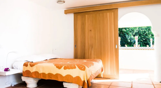 Студия с балконом Villa Yrondi