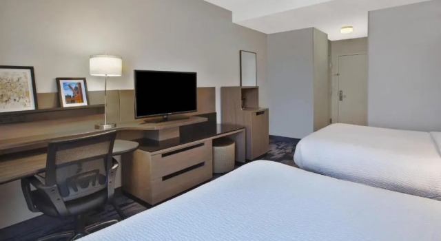Четырёхместный номер Standard Fairfield Inn & Suites by Marriott Milwaukee Downtown