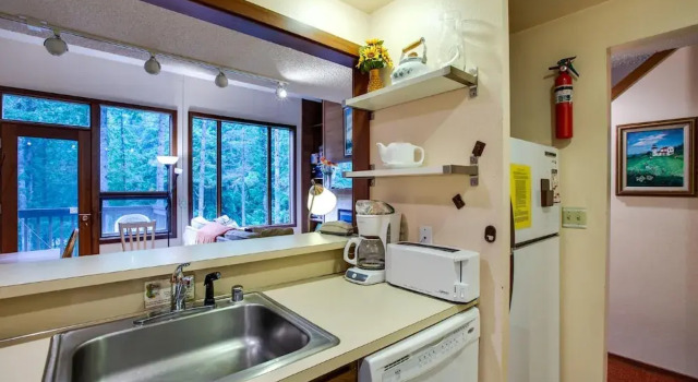 Snowater Condo #85 - Deluxe two Story Condo!