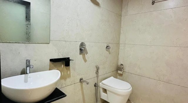 Номер Deluxe HOTEL BREEZE BAY EX - NEAR US Consulate, BKC
