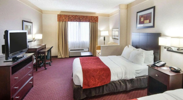 Четырёхместный люкс Comfort Suites Parkersburg South