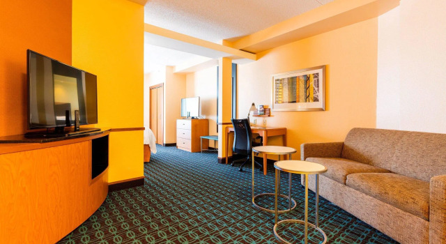 Четырёхместная студия Fairfield Inn & Suites Bedford