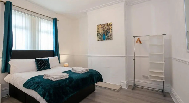 4 Bed House, Sleeps 9, Free Parking, Забронировать Отель Сток-он-Трент Стаффордшир