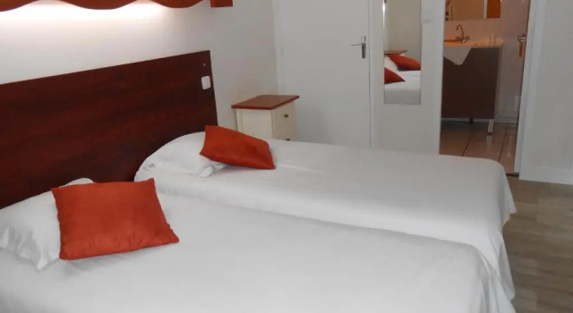 Двухместный номер Standard Logis Hôtel La Demeure du Perron