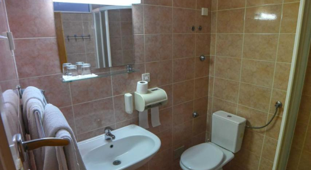 Guest House Duje, Prenota Affittacamere Splitska 