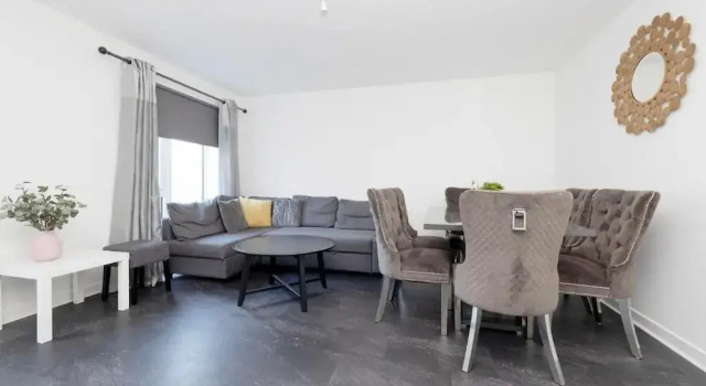Коттедж Standard Stylish 3BR Home with Garden & Free Parking - Near O2 Academy & City Centre
