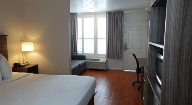 Полулюкс Melbourne All Suites Inn near I95