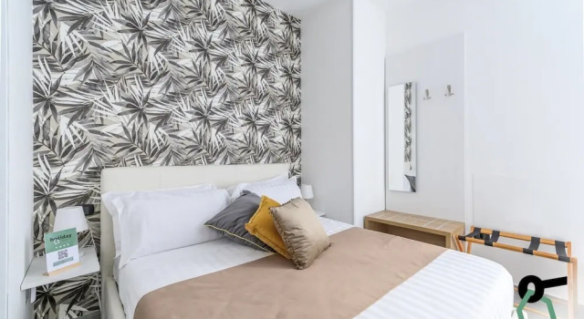 HOTIDAY Room Collection - Napoli Duomo, Забронировать Отель Отели Неаполя с завтраком, рядом с Кафедральный собор Неаполя, Завтраки