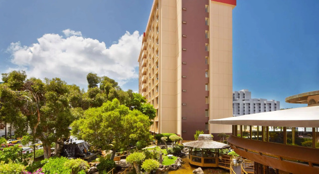 Четырёхместный номер Deluxe Pagoda Hotel
